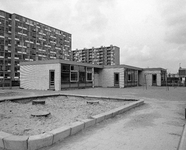 851603 Gezicht op de openbare kleuterschool De Tureluur (Scharlakendreef 3) te Utrecht.